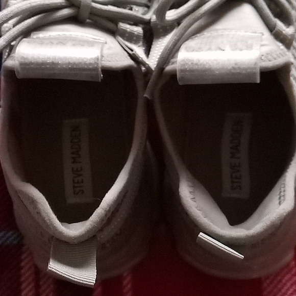 Shoes - Picture 4 of 4